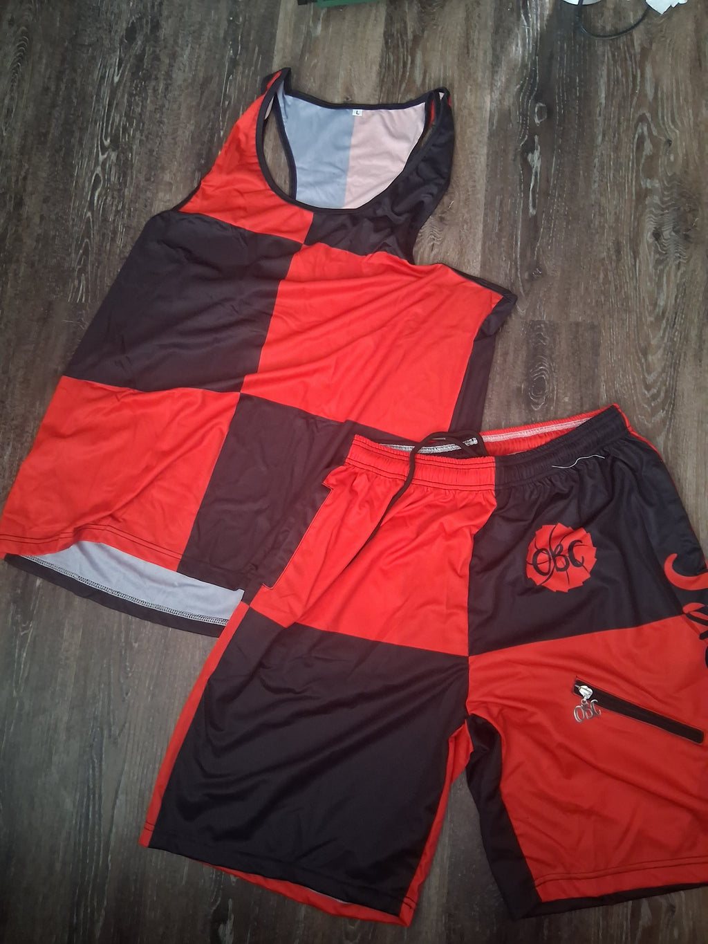 Red / BLACK SHORT SET SIZE LARGE