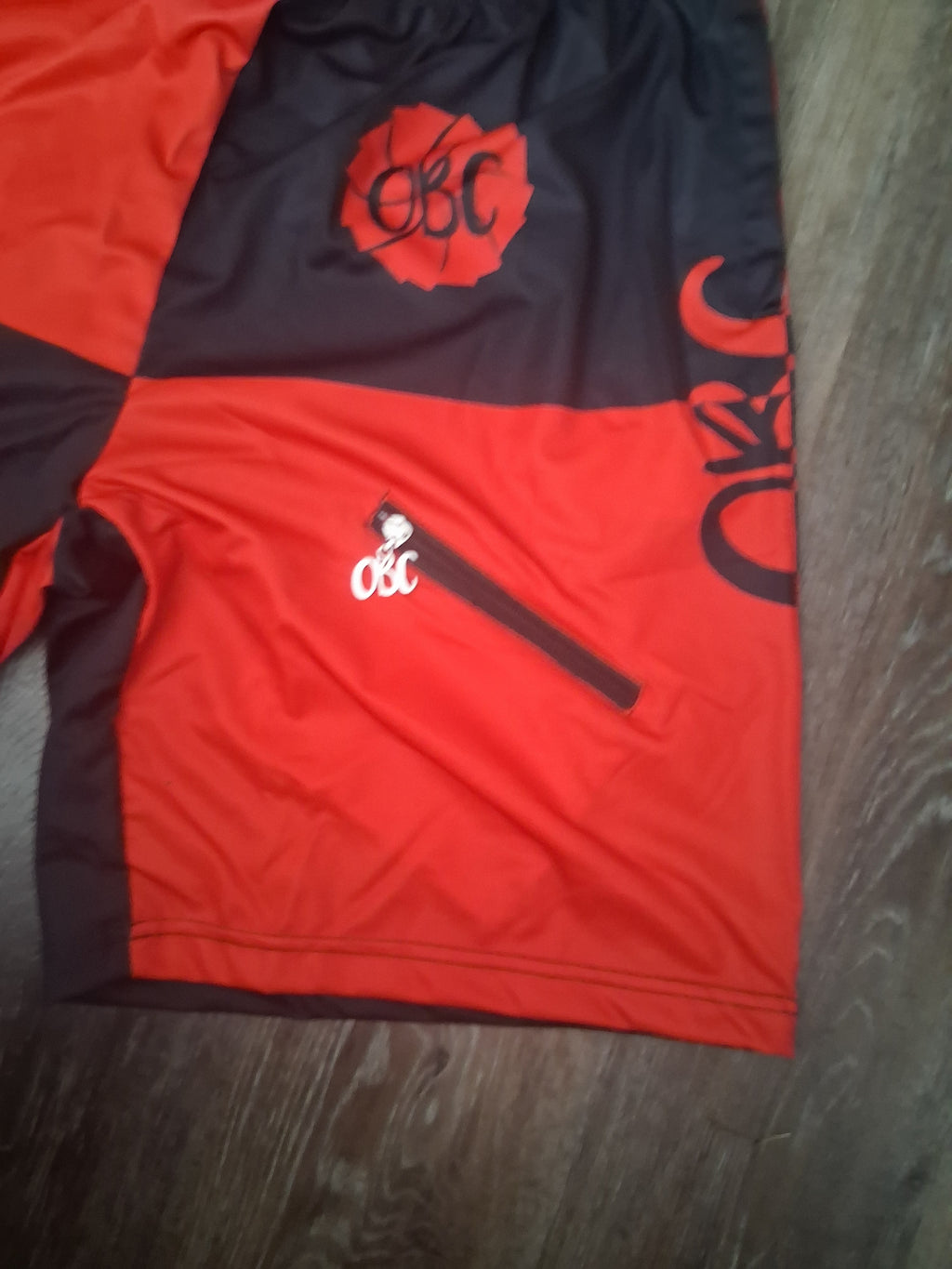 Red / BLACK SHORT SET SIZE LARGE
