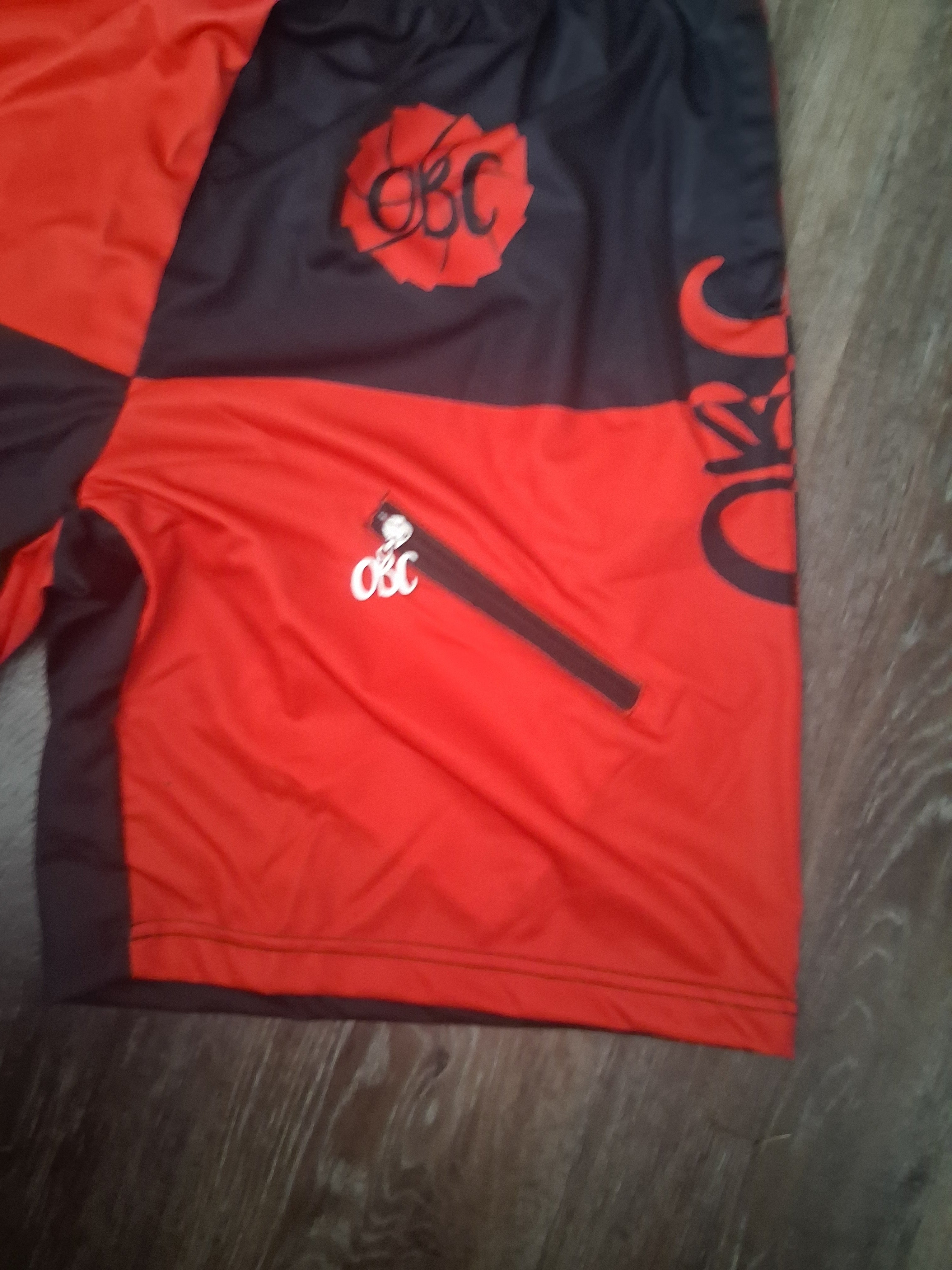 Red / BLACK SHORT SET SIZE LARGE